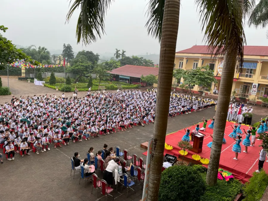 Trường Tiểu Học & THCS Âu Lâu
