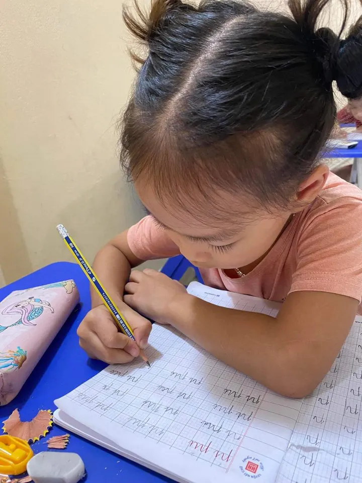Trung Tâm Luyện Viết Chữ Đẹp Cô Hằng