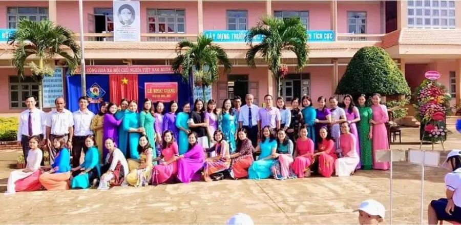 Trường Tiểu Học Nguyễn Thị Minh Khai