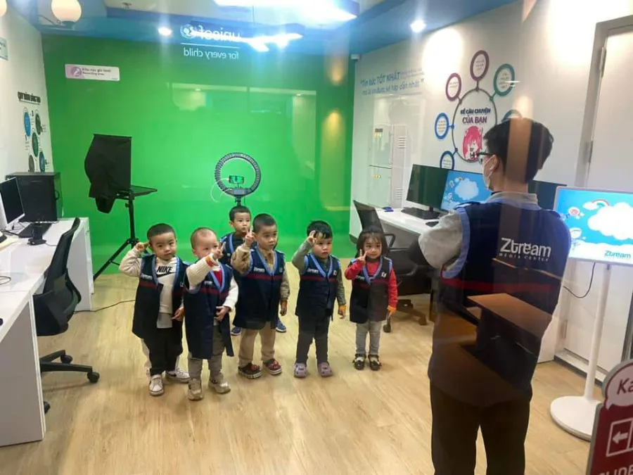 Mầm Non Những Người Bạn Nhỏ ( Little Friends Montessori )