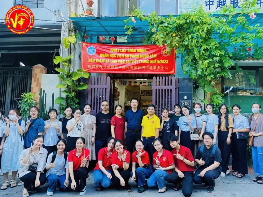 Trung tâm Ngoại ngữ Việt Trung