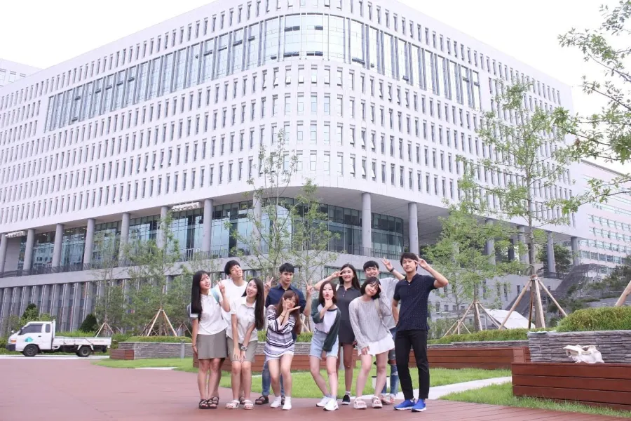 Trung tâm Ngoại ngữ - Du học Chí Đạt