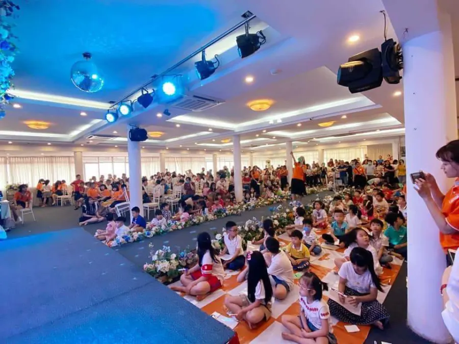 Trung tâm Ngoại Ngữ Holly