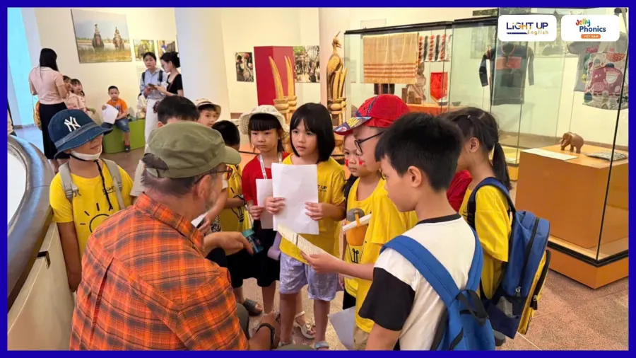 Trung tâm Light Up English