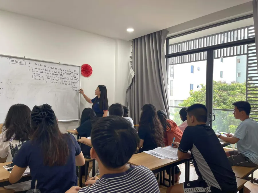 Lớp IELTS Nhàn Lê