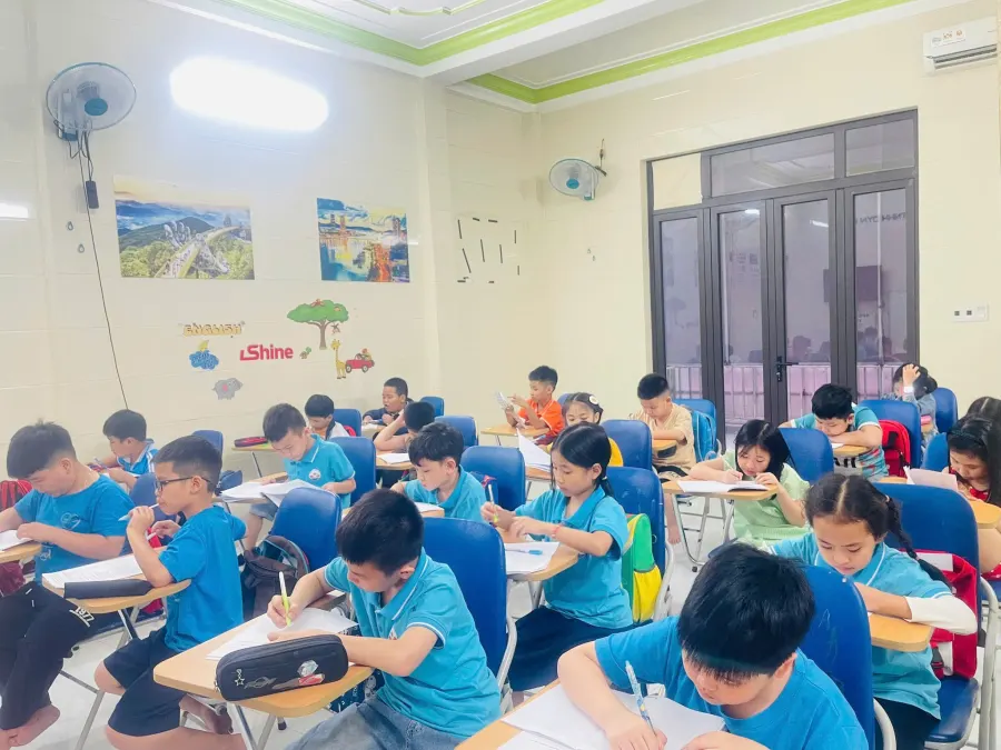 Trung tâm Ngoại Ngữ IShine