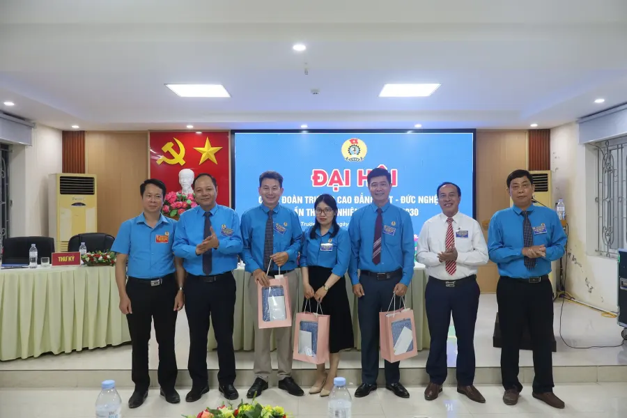 Trường Cao đẳng Việt - Đức Nghệ An