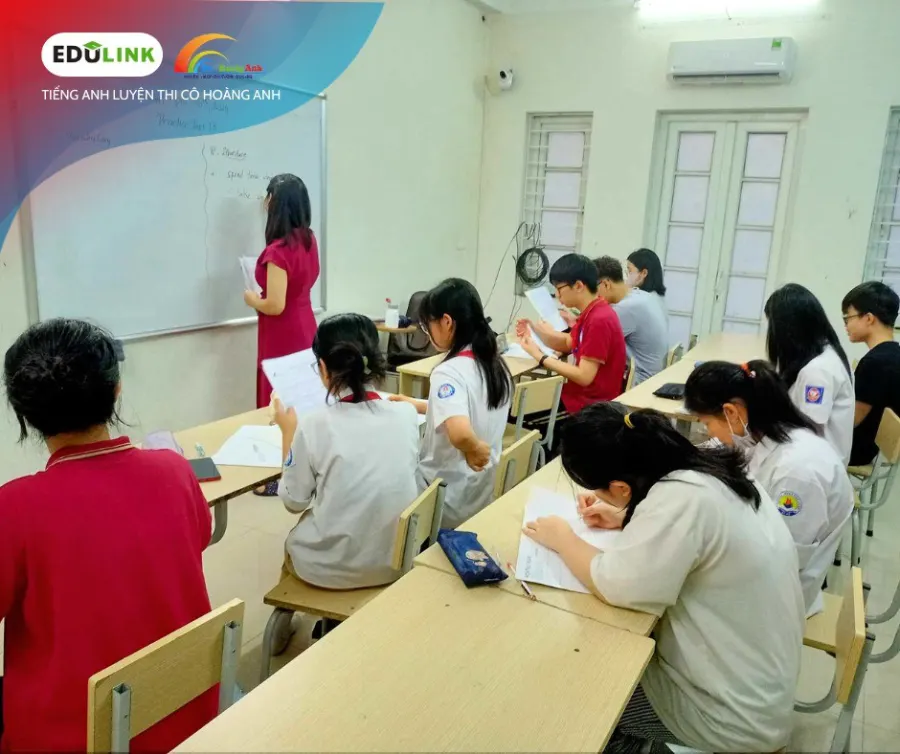 Lớp Tiếng Anh Luyện Thi Cô Hoàng Anh - Cơ sở 10