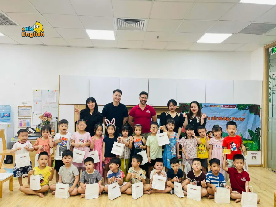 Trung tâm EKidEnglish - tiếng Anh tương tác cho trẻ