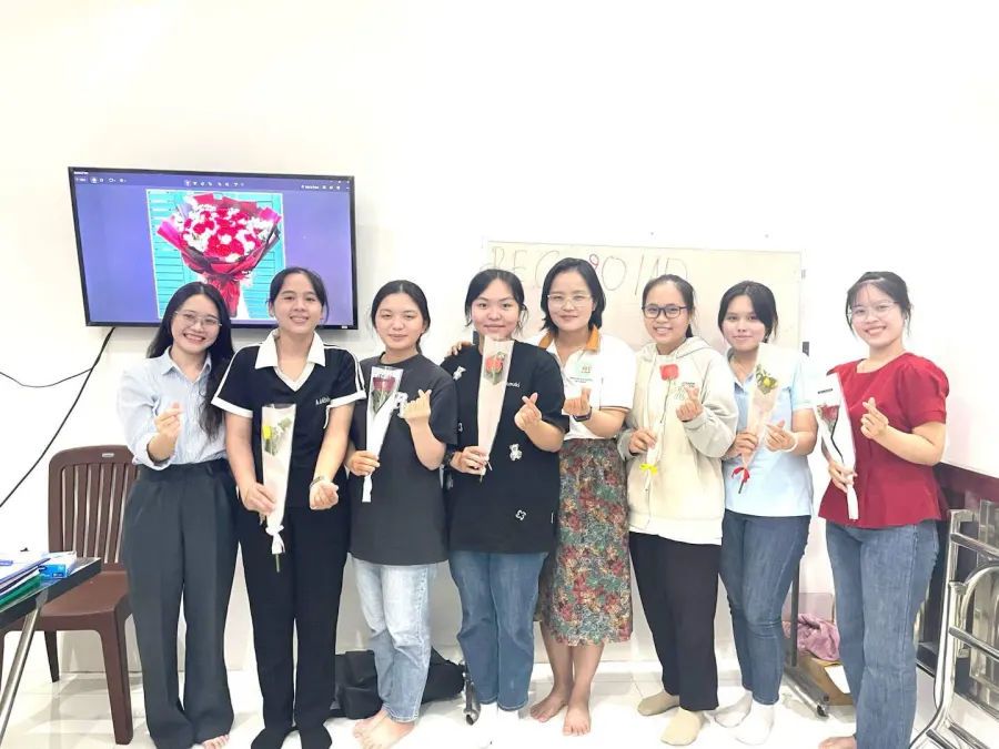 Trung tâm PEC Language Center