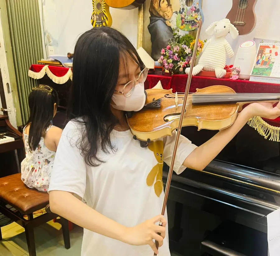 Trung tâm Âm nhạc Hồng Ân