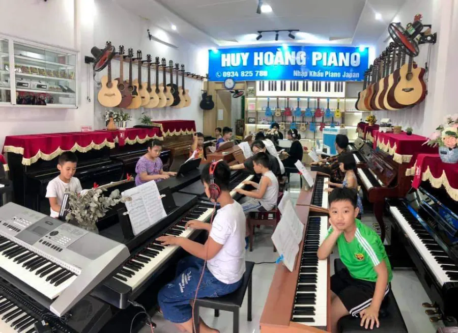 Trung tâm Âm nhạc Huy Hoàng - cs2 Hòa Xuân