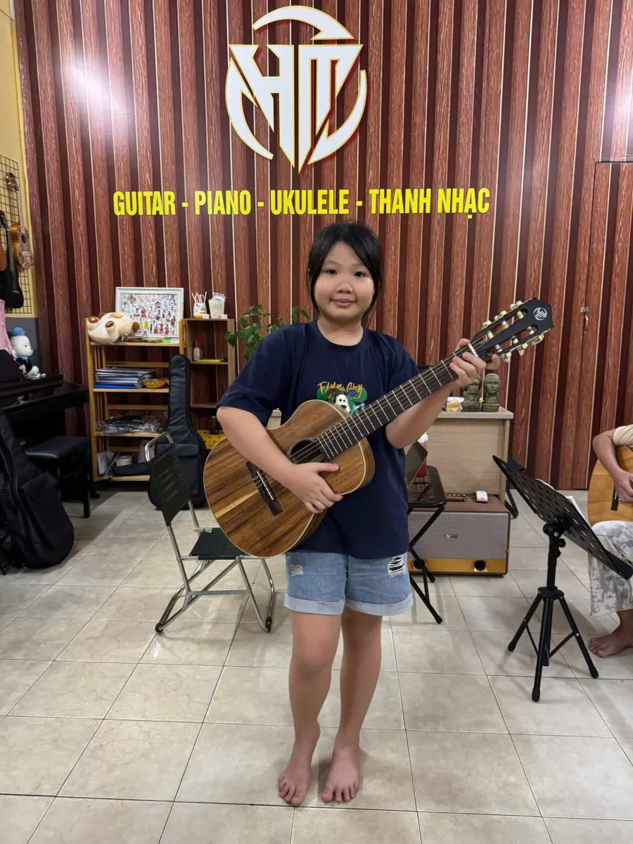 Trung tâm dạy đàn Huy Mark - Điện Bà
