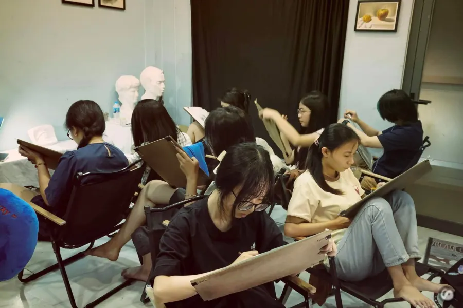 Lớp học vẽ Lux Studio