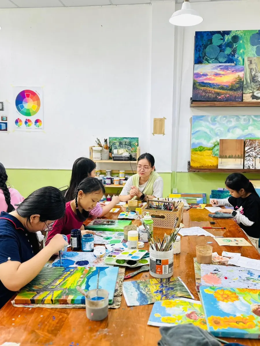 Lớp vẽ Tháng Tư