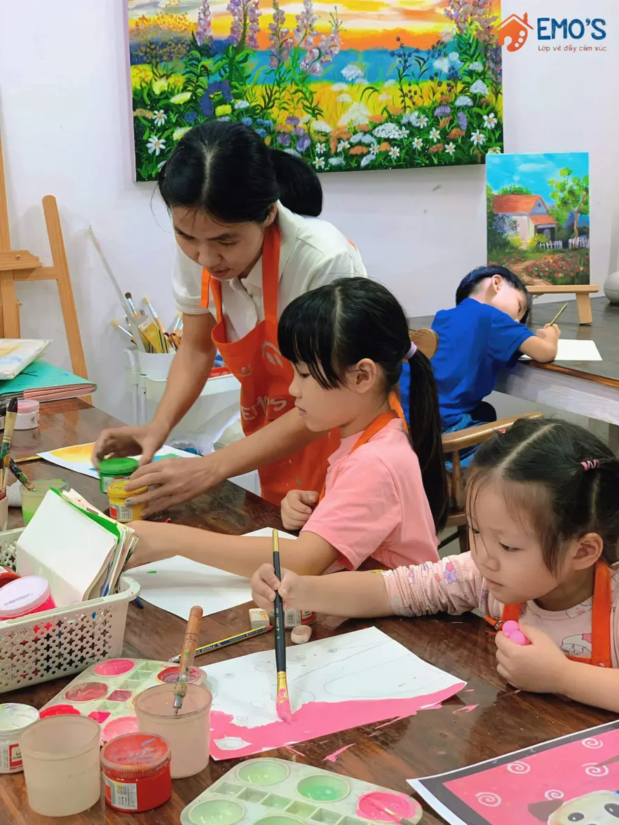 Lớp EMO’S Creative Class