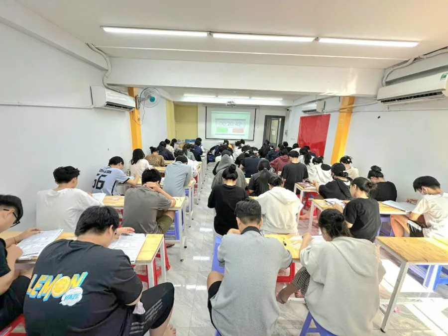 Trung tâm Luyện Thi Hồ Thành