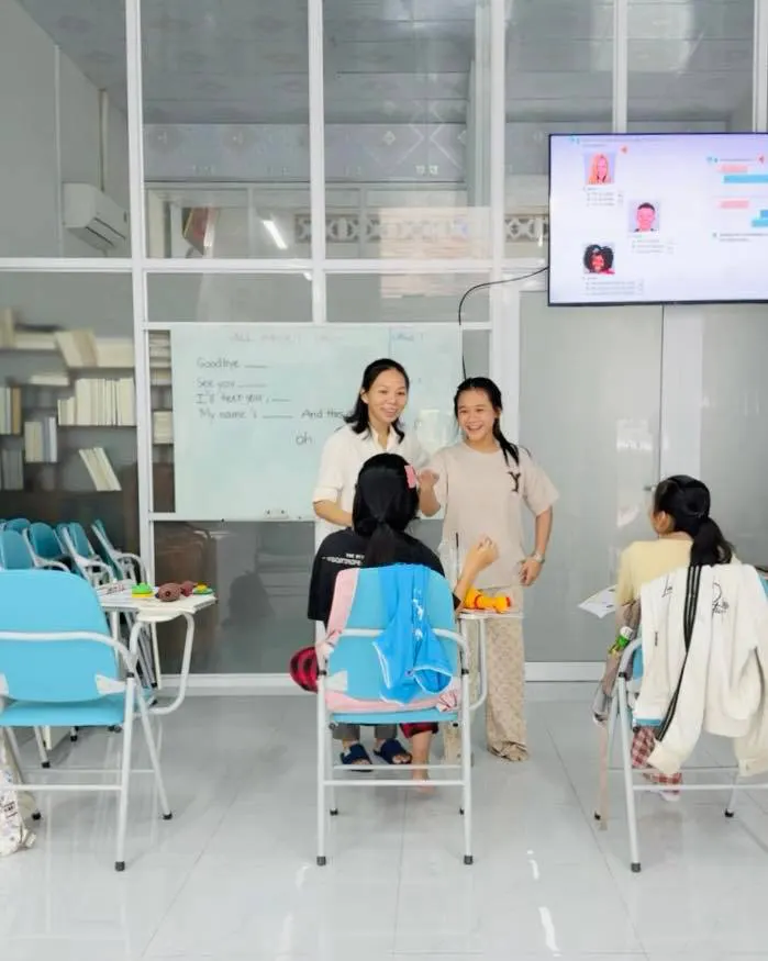 Trung tâm Anh Ngữ YOLO HUB