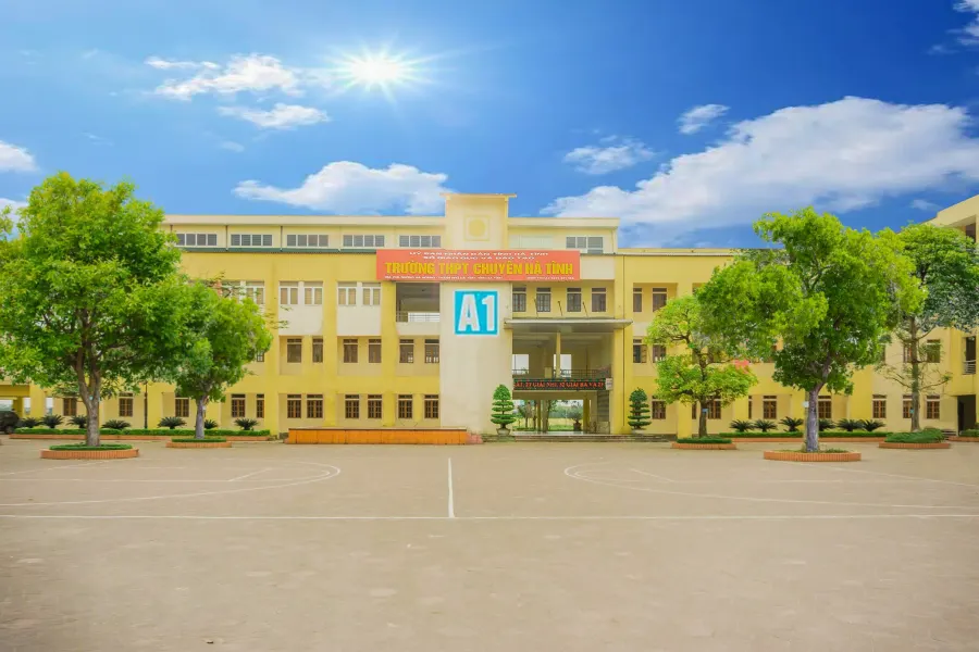 Trường THPT Chuyên Hà Tĩnh