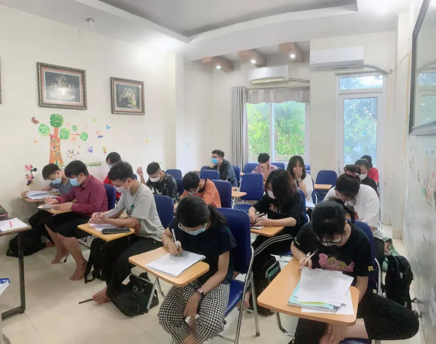 Trung tâm Ngoại Ngữ Tư Hậu