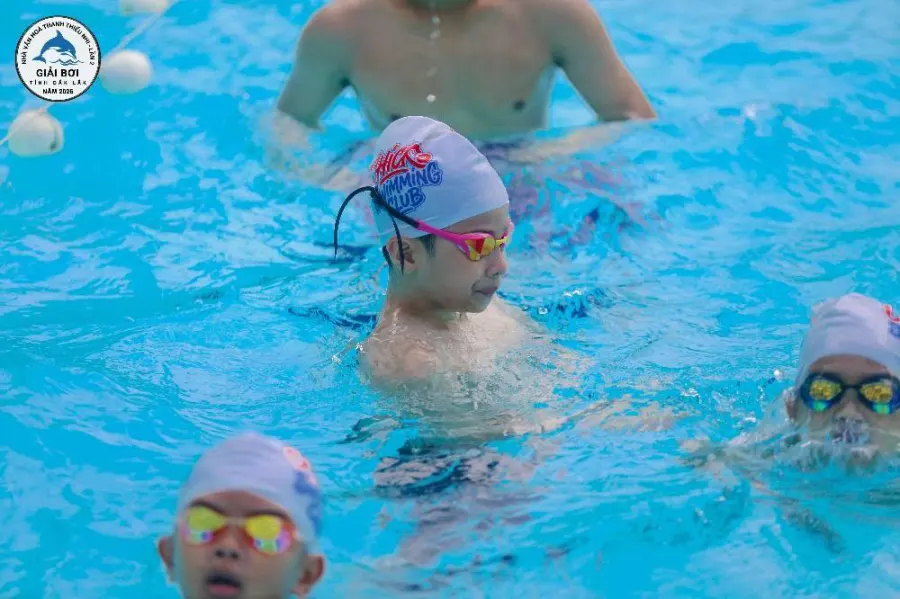 Câu lạc bộ Chicks Swimming