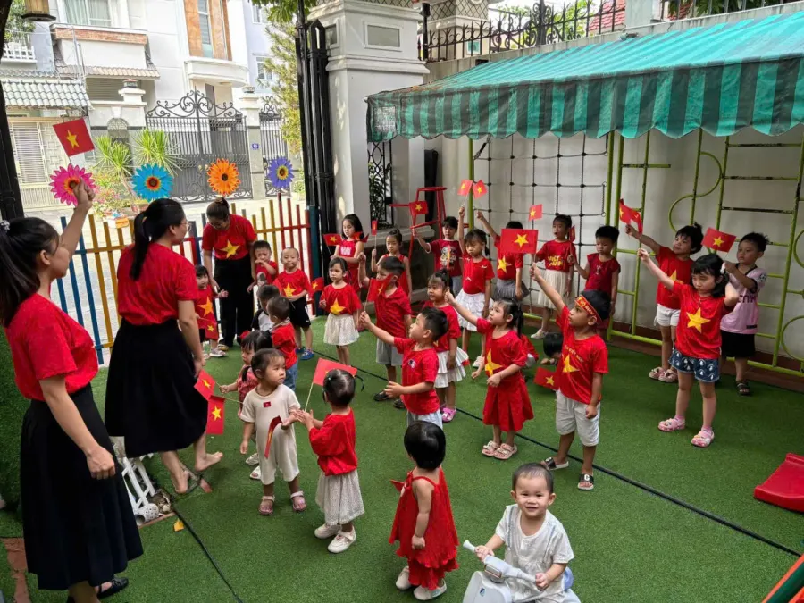 Mầm non Cánh Én Tuổi Thơ - Canary Kids Bình Tân
