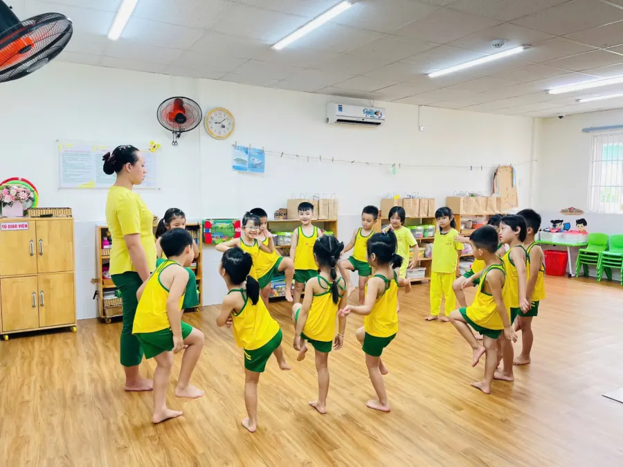 Trường Mầm Non Con Mèo Vàng (Yellow Kitty)