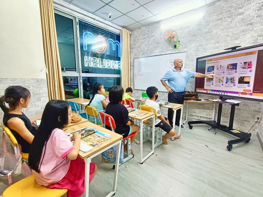 Trung Tâm Ngoại Ngữ MCA - Vinhomes Central Park, Bình Thạnh