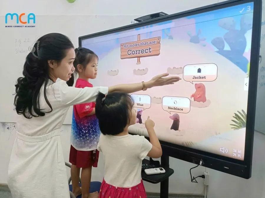 Trung Tâm Ngoại Ngữ MCA - Vinhomes Central Park, Bình Thạnh