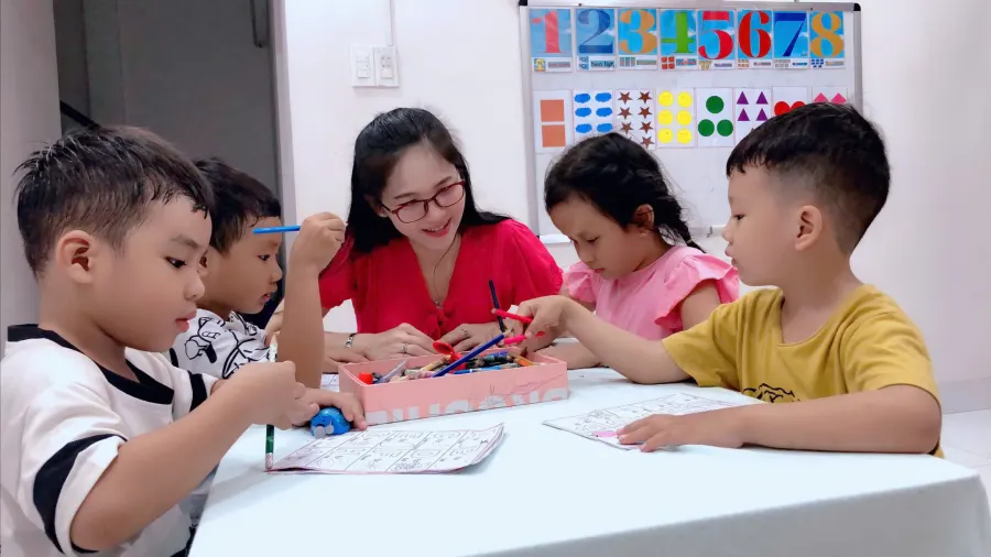 TOÁN TƯ DUY - TIẾNG ANH TRẺ EM - TIỀN TIỂU HỌC CÔ LAN - TP THỦ DẦU MỘT