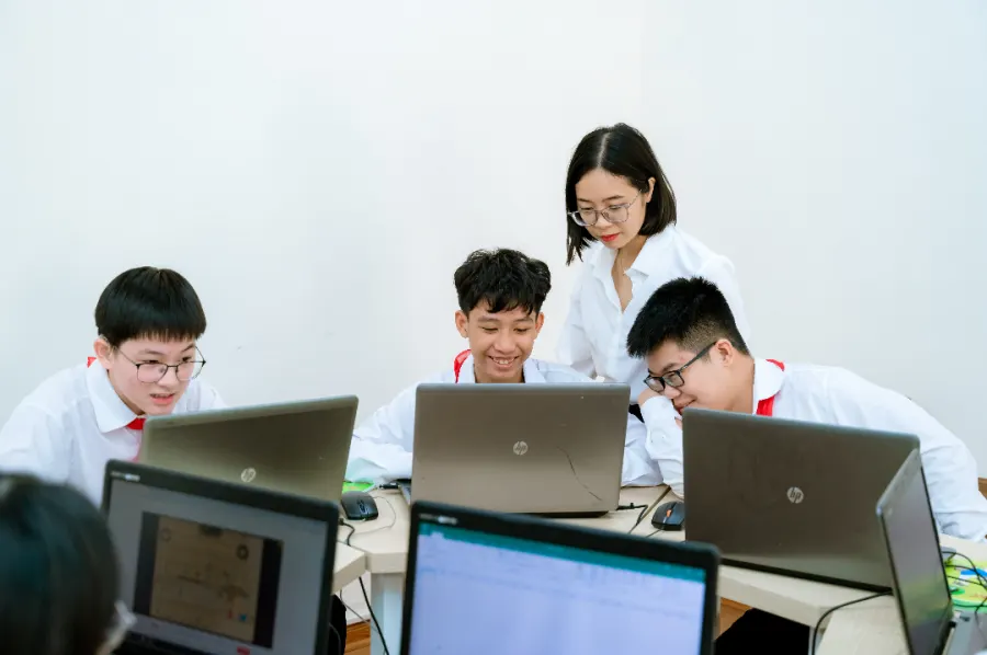 Trường Tiểu học - THCS Sputnik