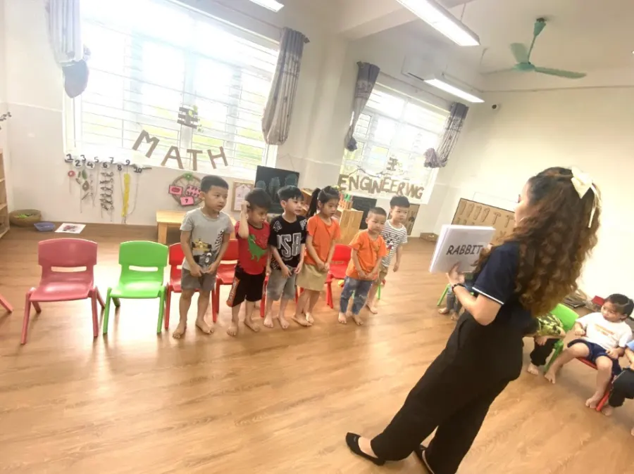 Hệ Thống Anh Ngữ Diamond Edu - Thường Lệ, Mê Linh