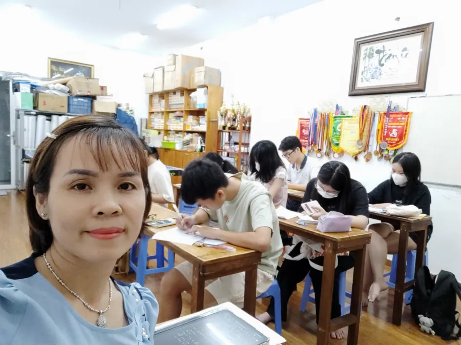 Lớp Toán Cấp 3 cô Vũ Khánh Ly - Chuyên Lê Hồng Phong Tp.HCM (Quận 10)
