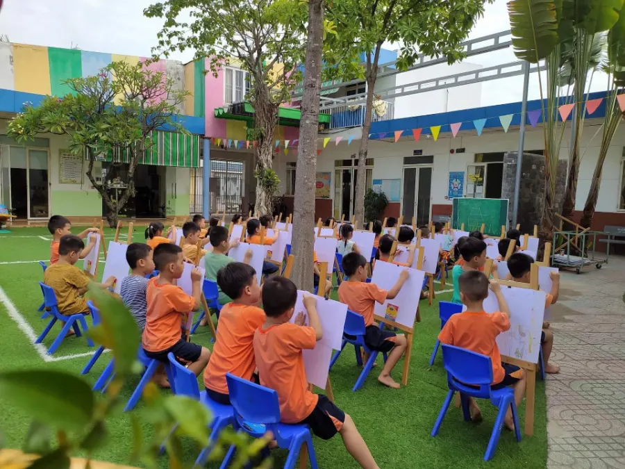 Mầm Non Song Ngữ Chim Én Mùa Xuân