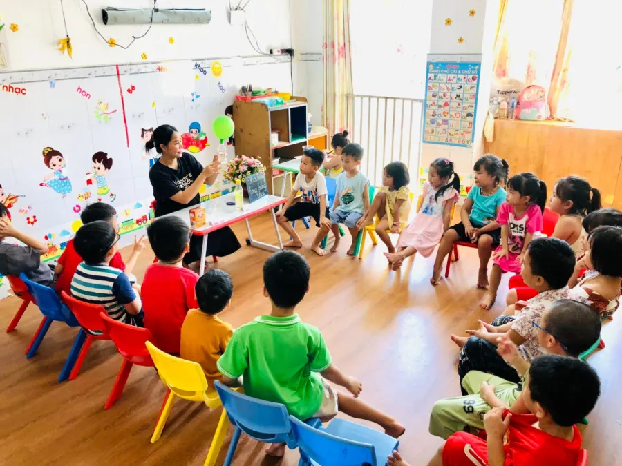 Lớp Mẫu Giáo Hoa Hồng Đỏ