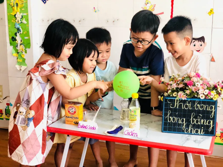 Lớp Mẫu Giáo Hoa Hồng Đỏ