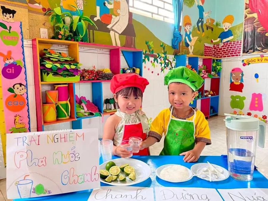 Lớp Mầm Non Hoa Phượng Đỏ