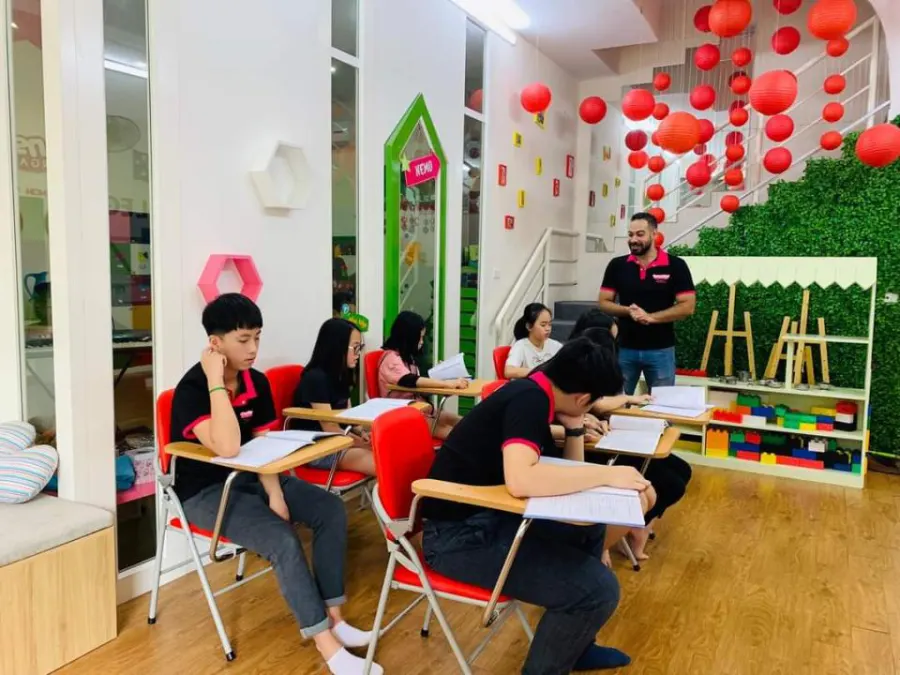 Câu lạc bộ tiếng Anh Queensland Excellence - 4 Ngõ Huế Hai Bà Trưng