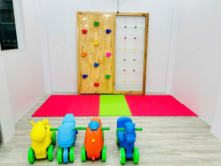 Mầm Non Song Ngữ Táo Đỏ (Red Apple Kindergarten)