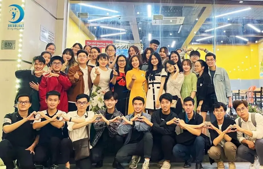 Trung tâm bồi dưỡng văn hóa và nghệ thuật Dreamlight Edu - CS Tân Triều