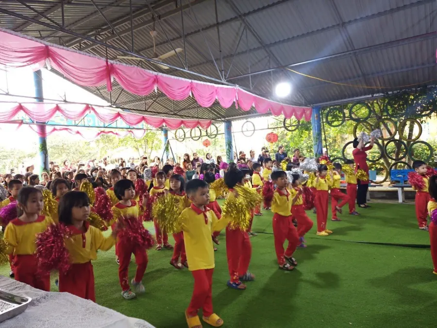 Trường mầm non Đông Trung