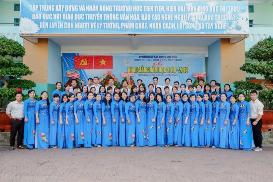 Trường tiểu học Trần Văn Mười