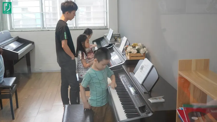 Vườn Nghệ Thuật Dế Mèn