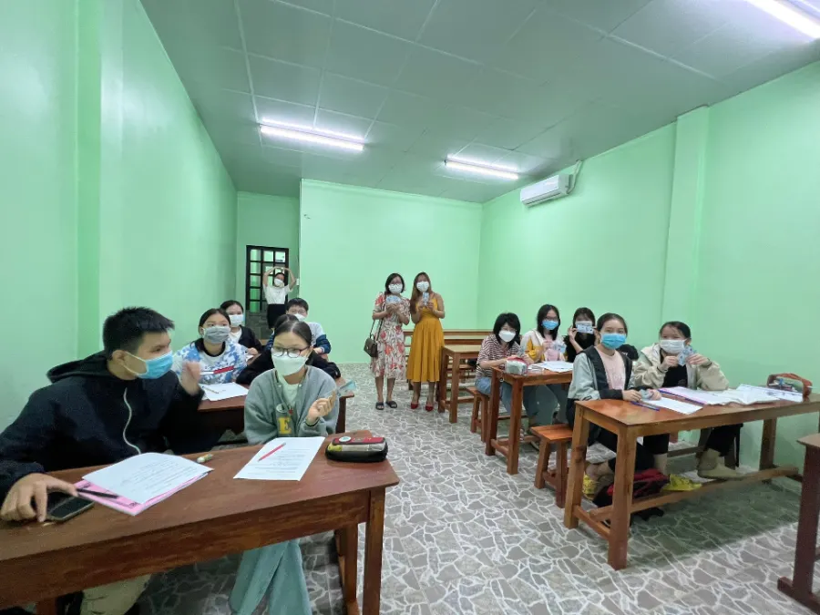 Trung Tâm Anh Ngữ AZURA English Center