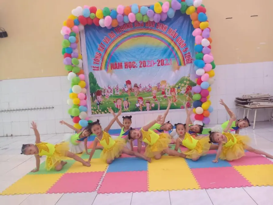 Trường Mầm Non Hoa Phượng Đỏ